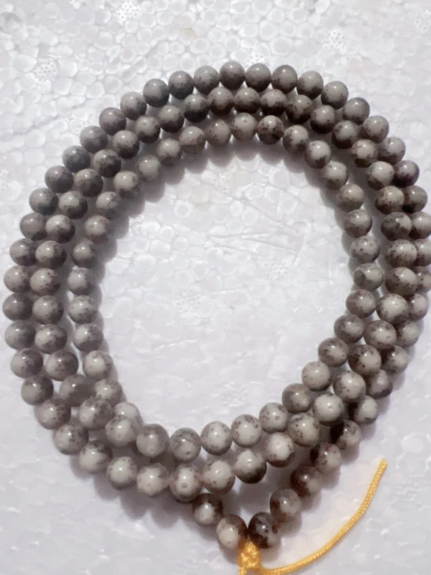 星月菩提精品糯冰奶奶灰圆珠，尺寸8mm，油润糯