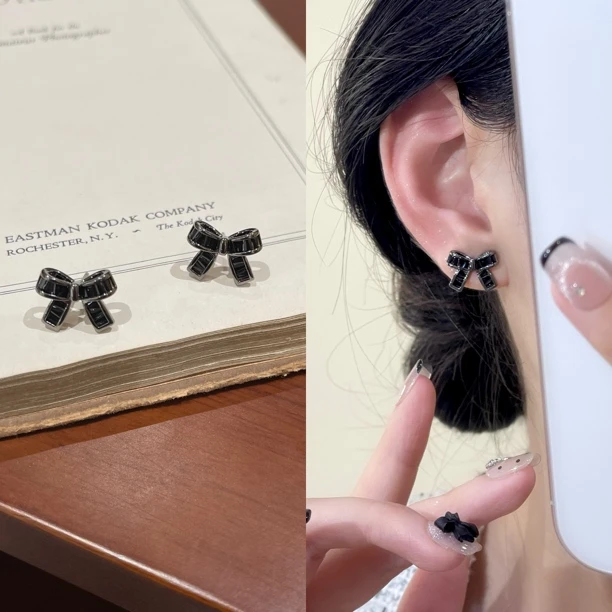 韩芸汐  A-8 立体精巧黑色暗黑少女感百搭蝴蝶结耳钉