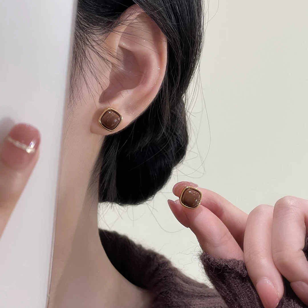 韩芸汐耳饰 韩芸汐 A-70 菱形小耳钉美拉德色系轻奢百搭耳饰