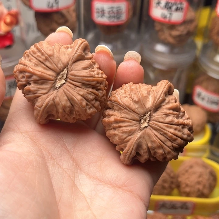文玩核桃把件…****究血麒麟