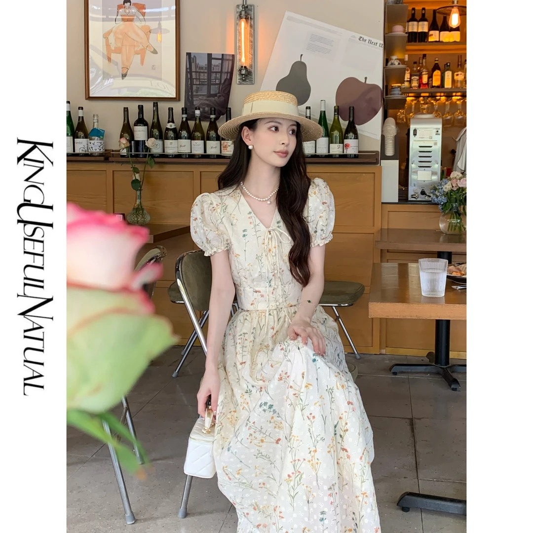 KUN 闲春花影 重磅印花刺绣 领上衣伞裙时髦度假必备精致V套装