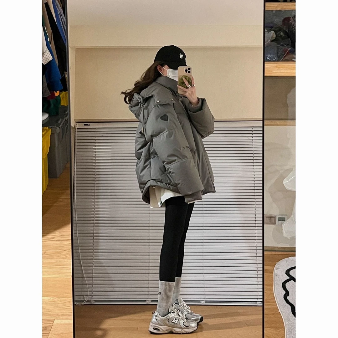 灰色爱心短款羽绒服2023年新款男女情侣加厚小众设计感面包外套