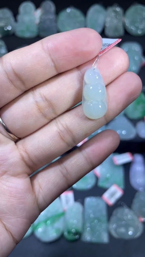 【闪购商品】翡翠吊坠(不含链)未镶嵌翡翠1
