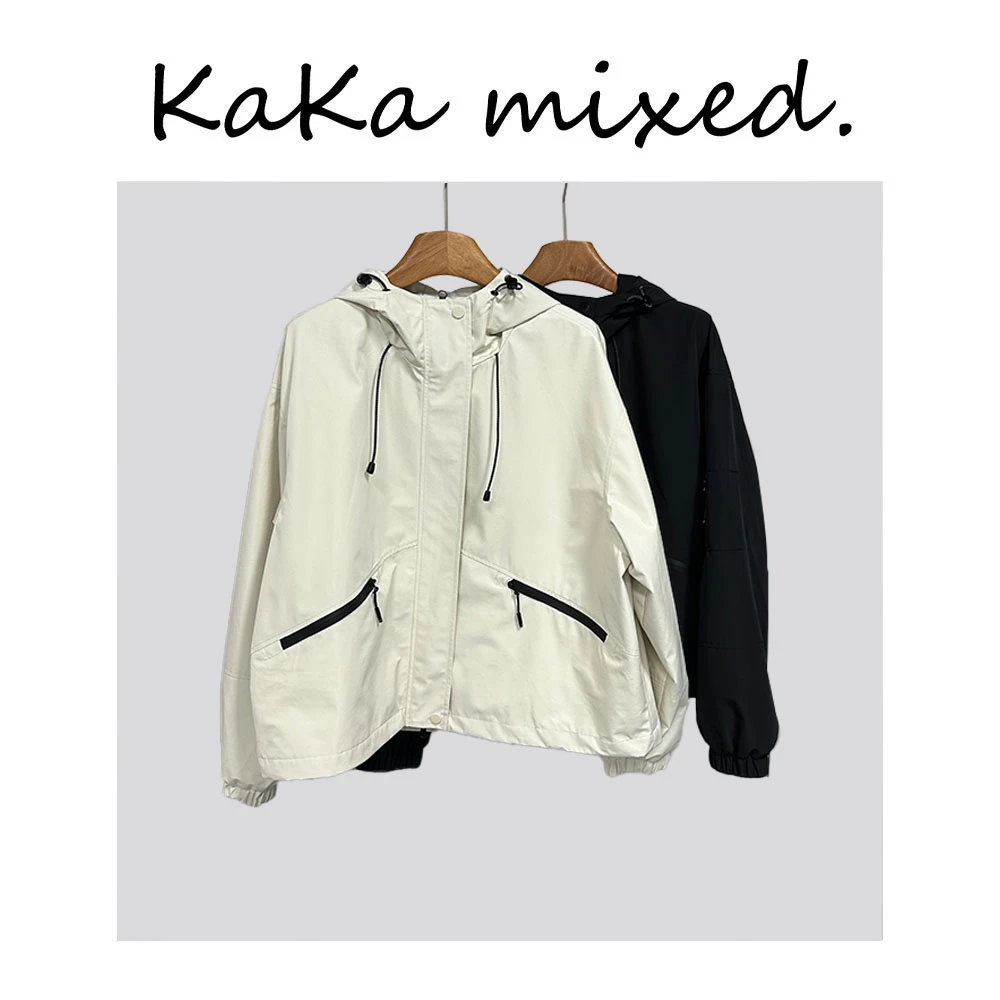 黑白运动户外冲锋连帽短外套