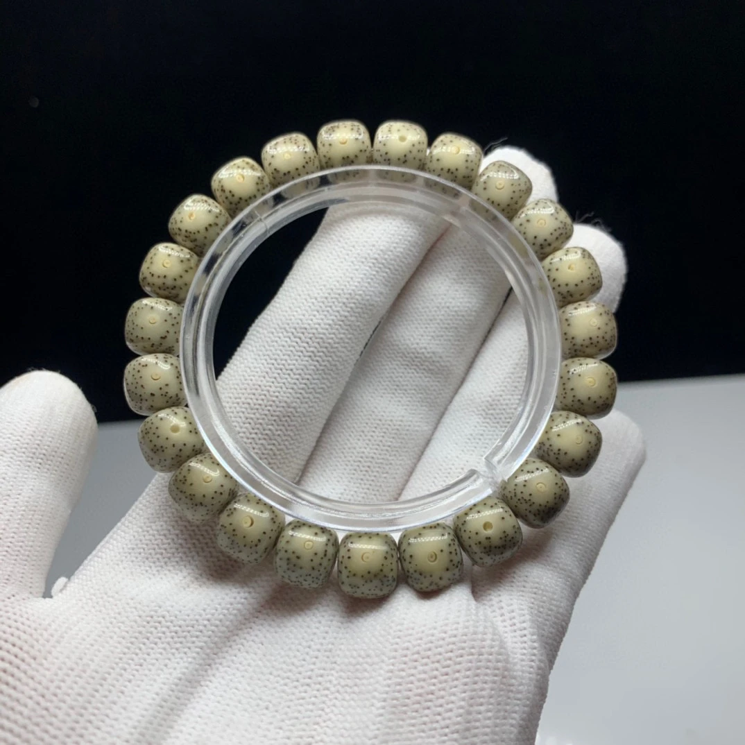 精品原脂石玉10×9mm同枝果手串，留白星细，高油高密