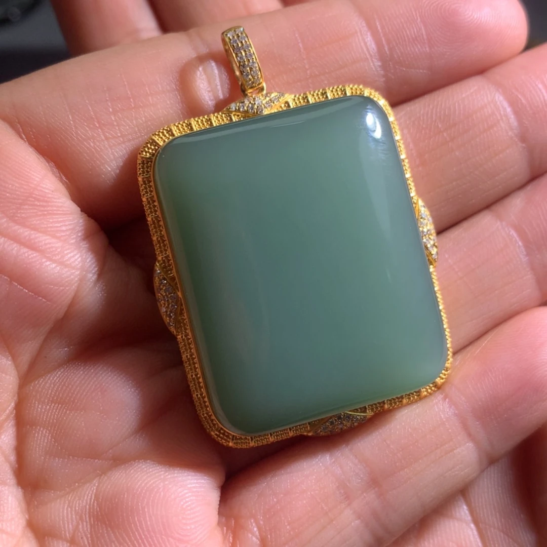 【闪购商品】和田玉颈饰18K金镶嵌珊**?