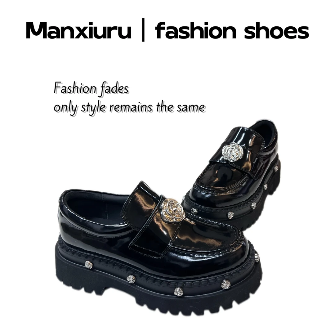 【曼曼】欧货高奢“玫瑰铆钉”2024秋款超轻厚底增高百搭休闲乐福鞋