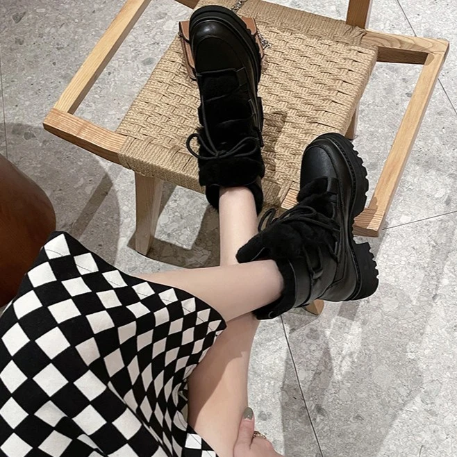 韦恩羊皮毛一体马丁靴厚底防滑黑色保暖雪地靴女6168