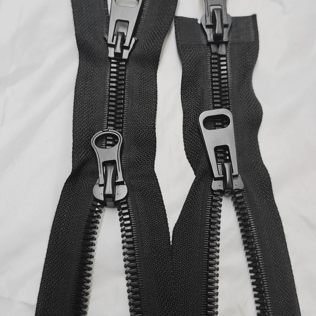 黑色70公分左右拉链粗齿超长羽绒服外套