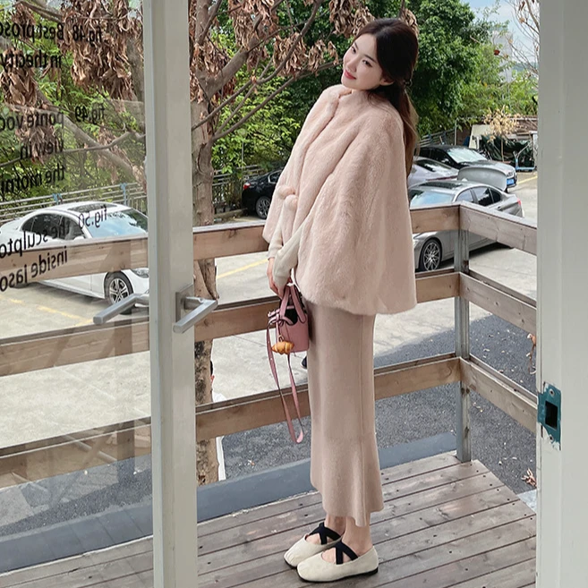 秋冬才是甜妹的主战场小雪球千金貂貂斗篷少女甜心气质温柔短外套