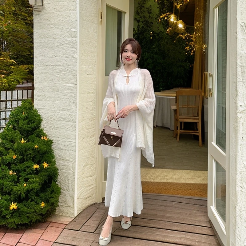 一秒入秋变装挑战慵懒风白色开衫女秋冬鱼尾旗袍针织连衣裙两件套
