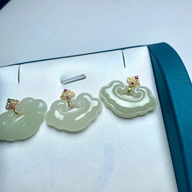 和田玉大锁18K吊坠13L（多样性发其一）