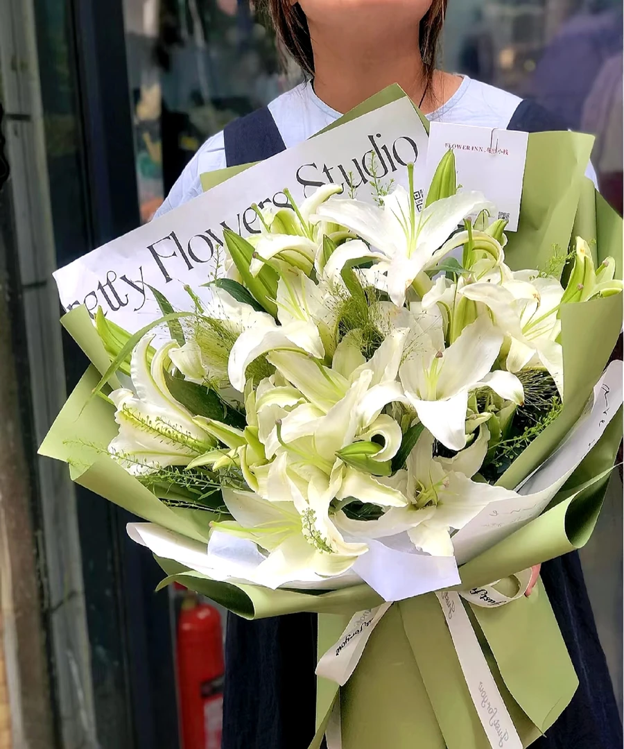《幸福一起》16朵百合花束