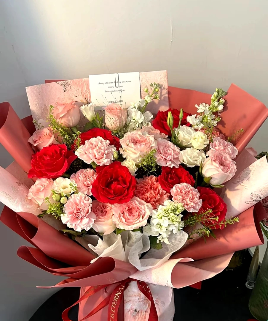 《暖暖心意》康乃馨玫瑰混搭大花束