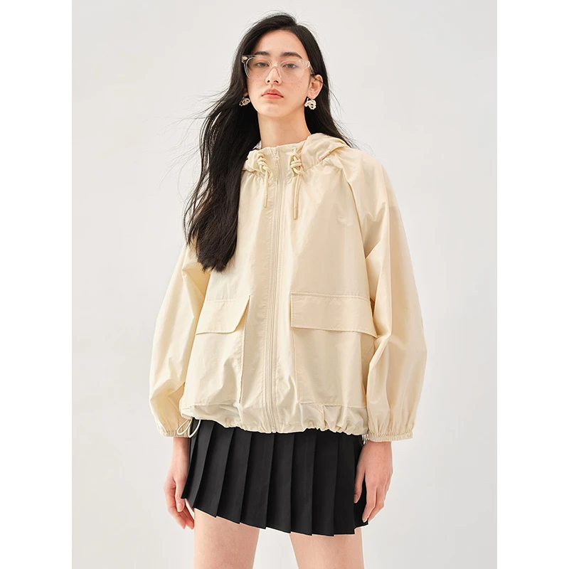 听蔻户外休闲连帽冲锋衣外套女2024轻量机能运动薄款工装口袋外衣