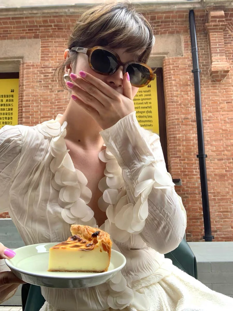 法式白色v领立体衬衫女秋季小众独特别致高级感长袖上衣女