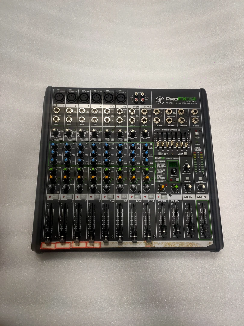 9新  美琪FX12v12调音台一台，运费自理，成色如图