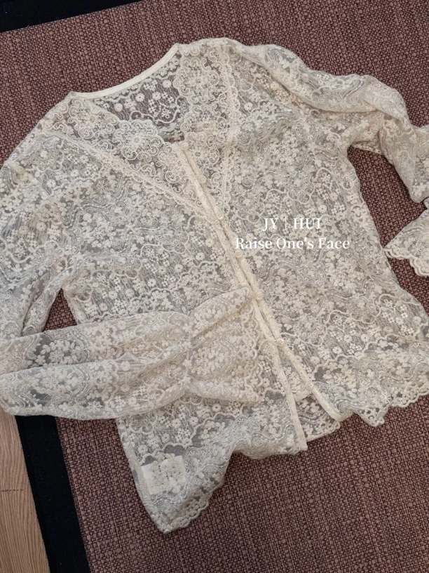 HUI - 【宠粉专属】 65553 秋冬高级镂空蕾丝长袖小衫