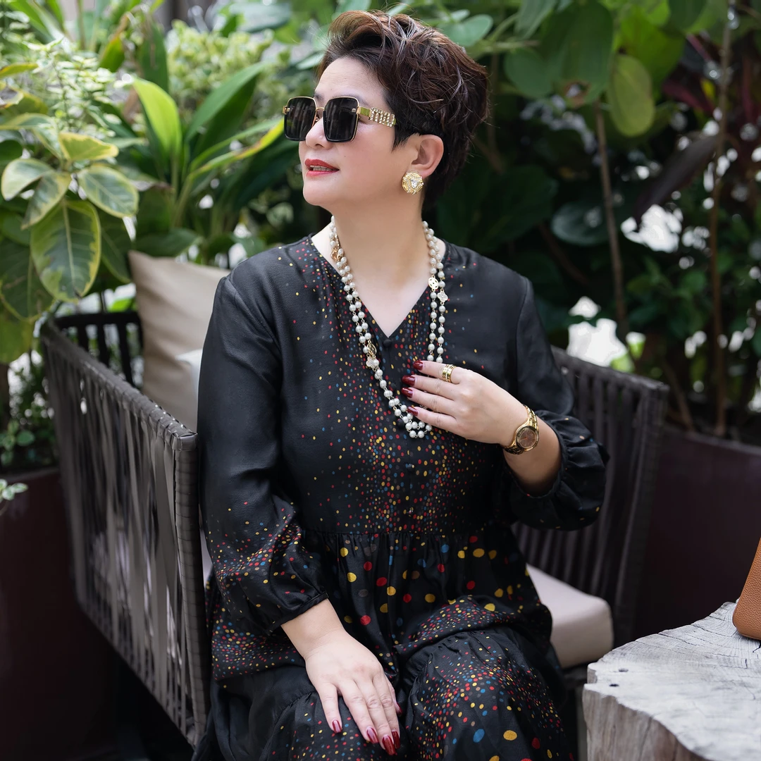 向红同学 2025早秋新款V领时尚法式显瘦彩色波点印花连衣裙0350