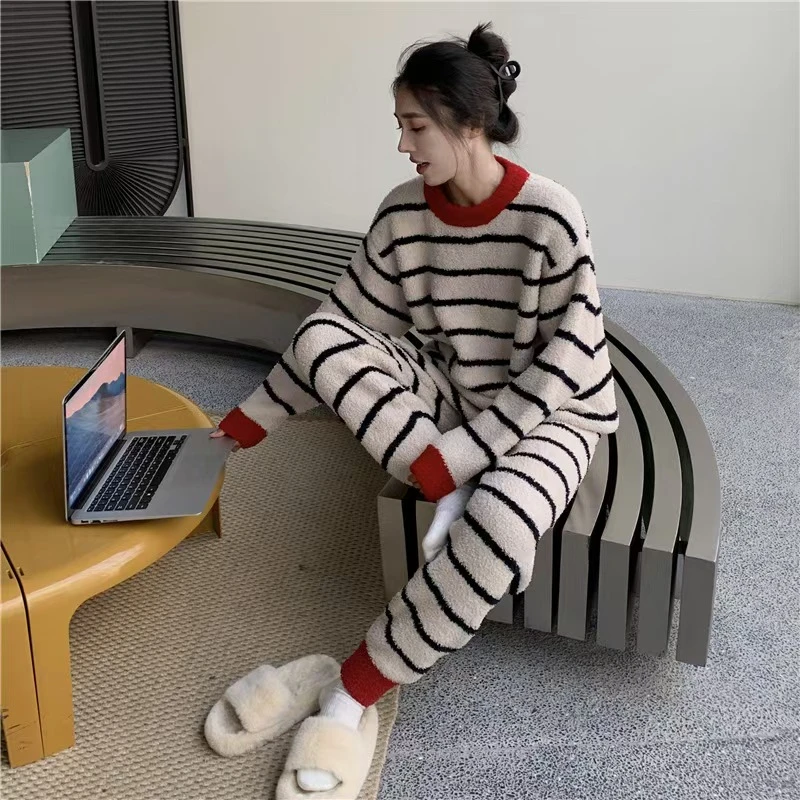 新款珊瑚绒睡衣女冬季甜美家居服保暖半边绒宽松时尚套装可外穿