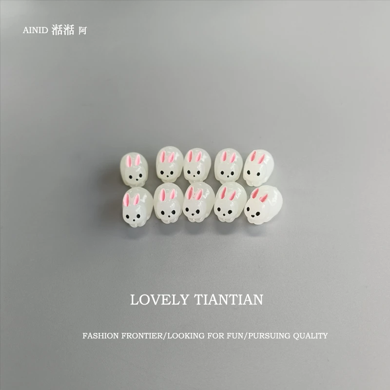 夜光小白兔汽车车内装饰品小兔子车载摆件可爱治愈汽车点位标记贴