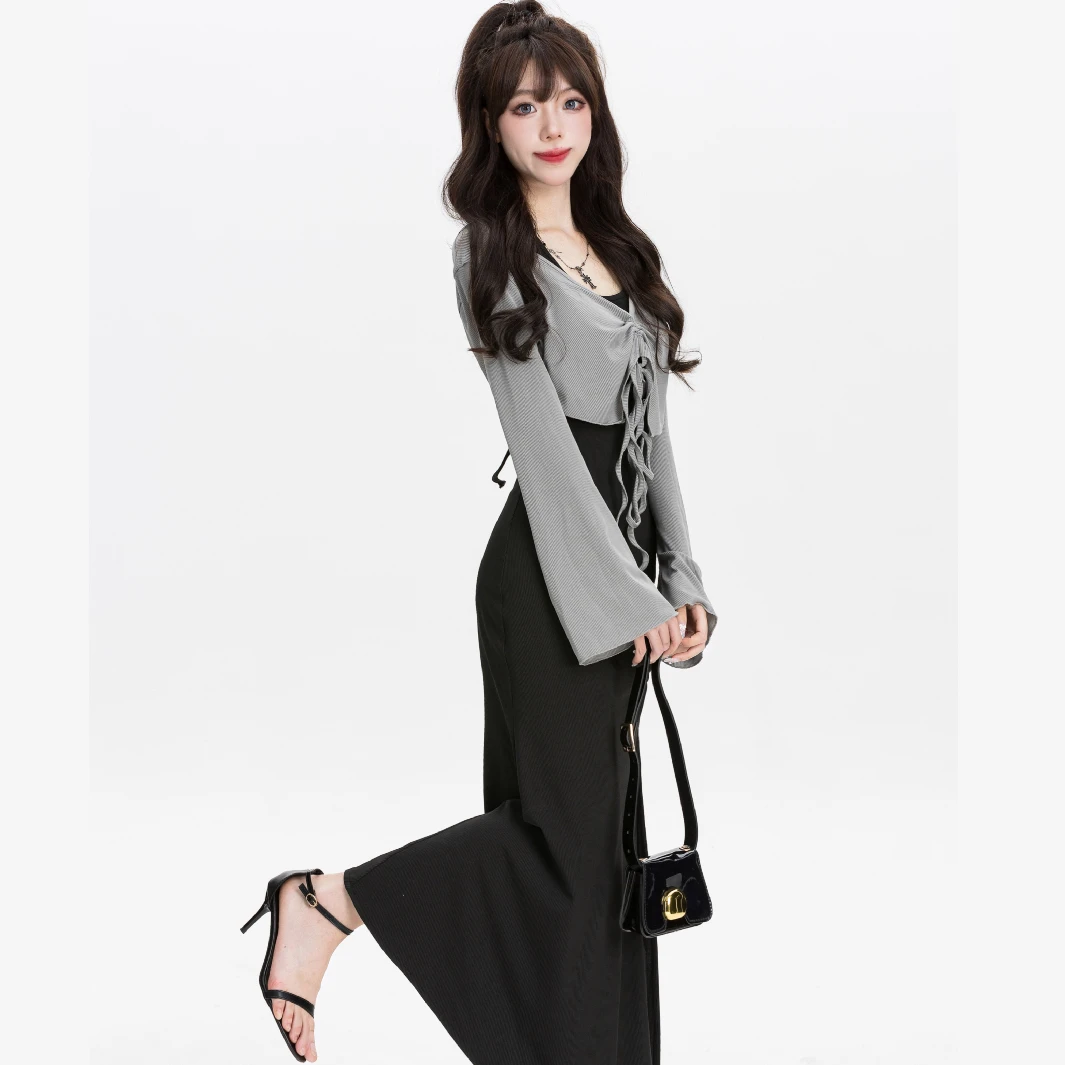 2025黑天鹅小妈裙春秋挂脖式辣妹包臀裙时尚显瘦纯欲性感连衣裙