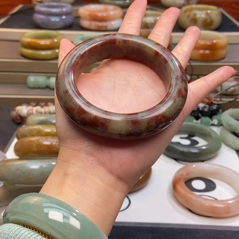 【闪购商品】石英质玉手镯未镶嵌Y****歌