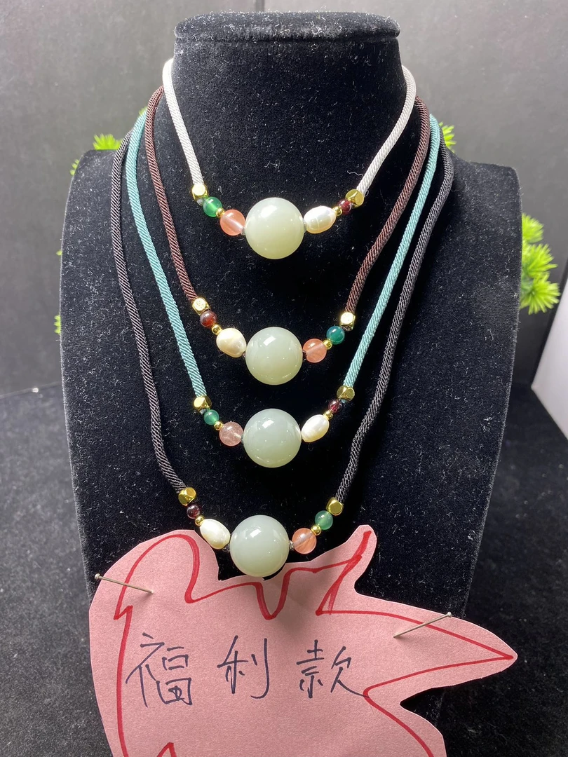 新疆白色和田玉，且末近矿青白玉路路通多层手工锁骨链时尚坠链