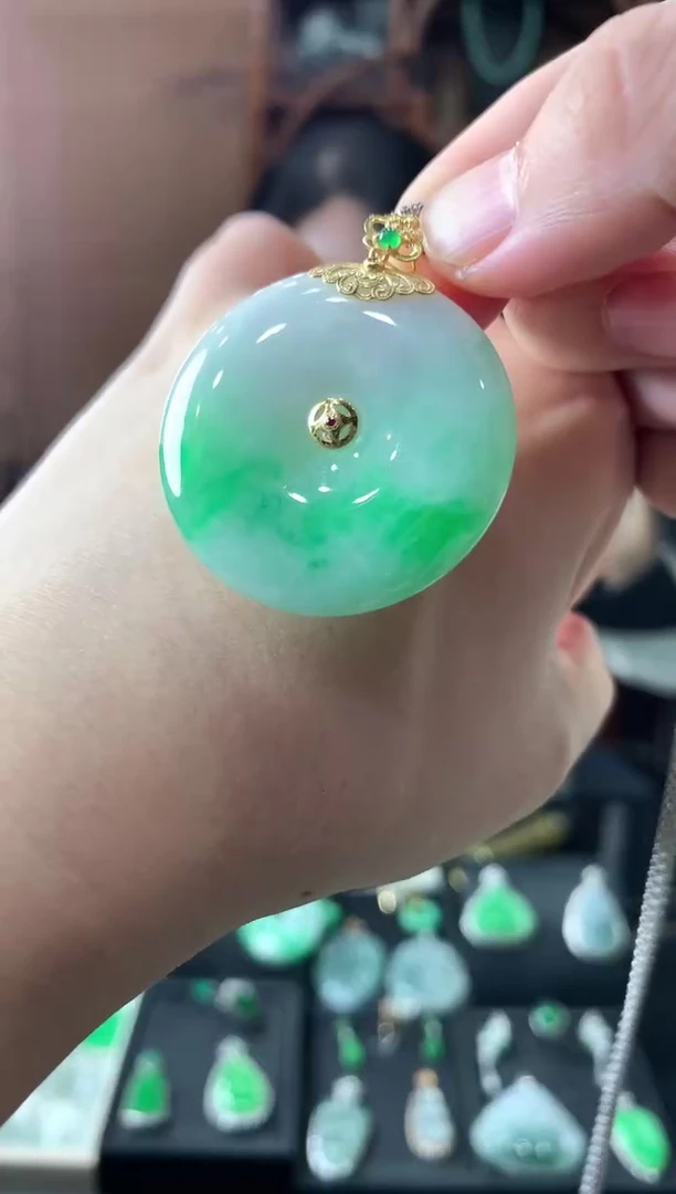 【闪购商品】翡翠吊坠(不含链)18K金镶嵌挂件