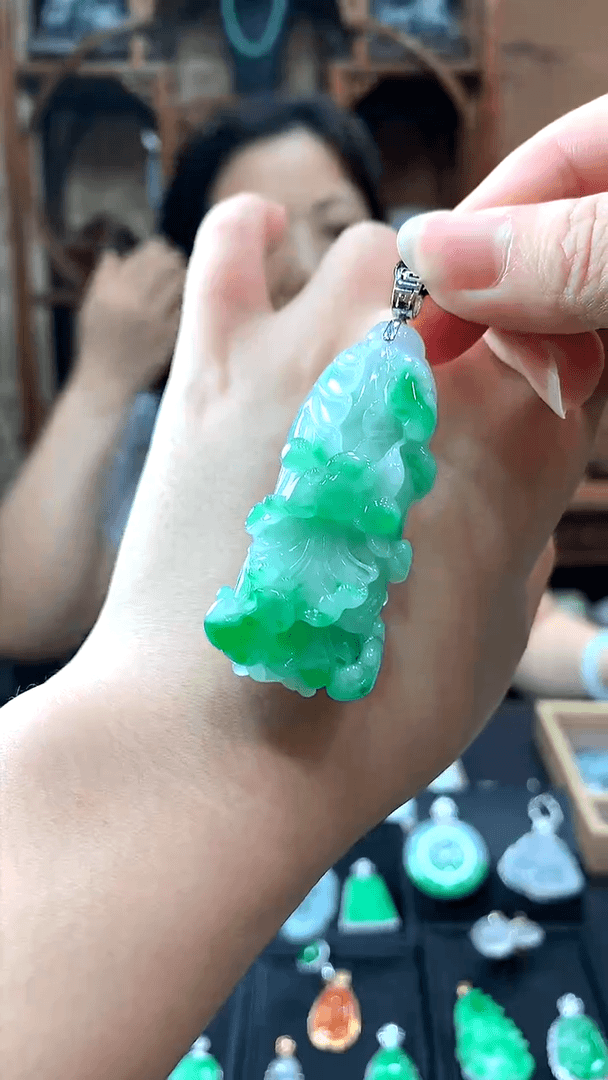【闪购商品】翡翠吊坠(不含链)18K金镶嵌挂件