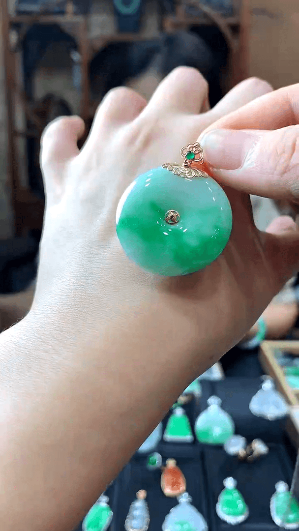 【闪购商品】翡翠吊坠(不含链)18K金镶嵌平安扣