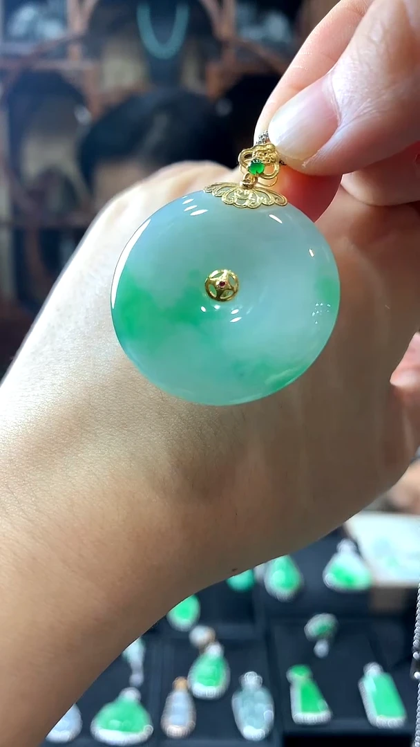 【闪购商品】翡翠吊坠(不含链)18K金镶嵌挂件