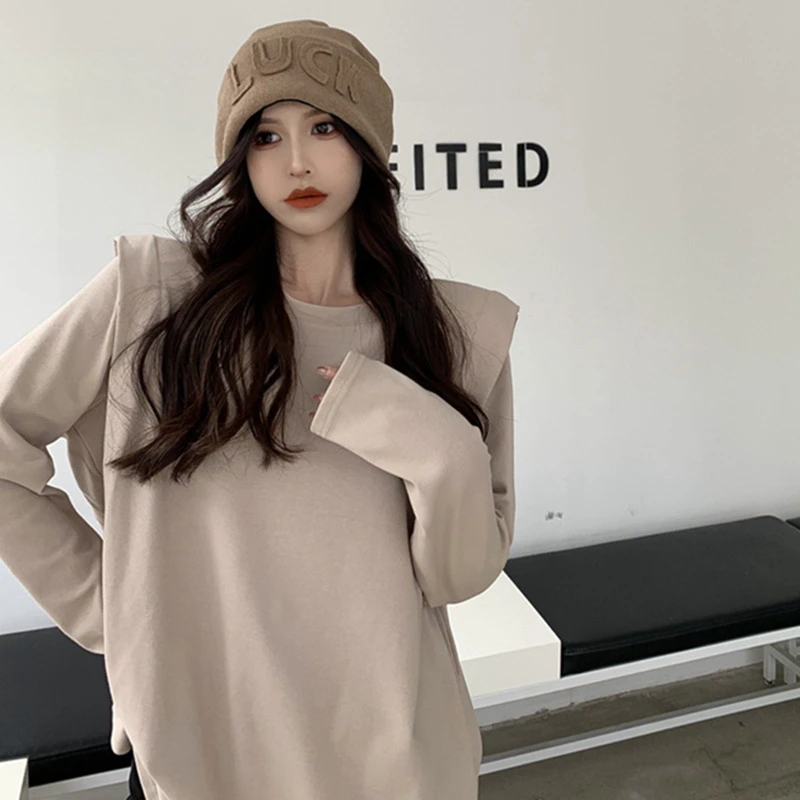 杏色长袖T恤女春秋款2025新款爆款宽松中长款纯色配鲨鱼裤打底衫