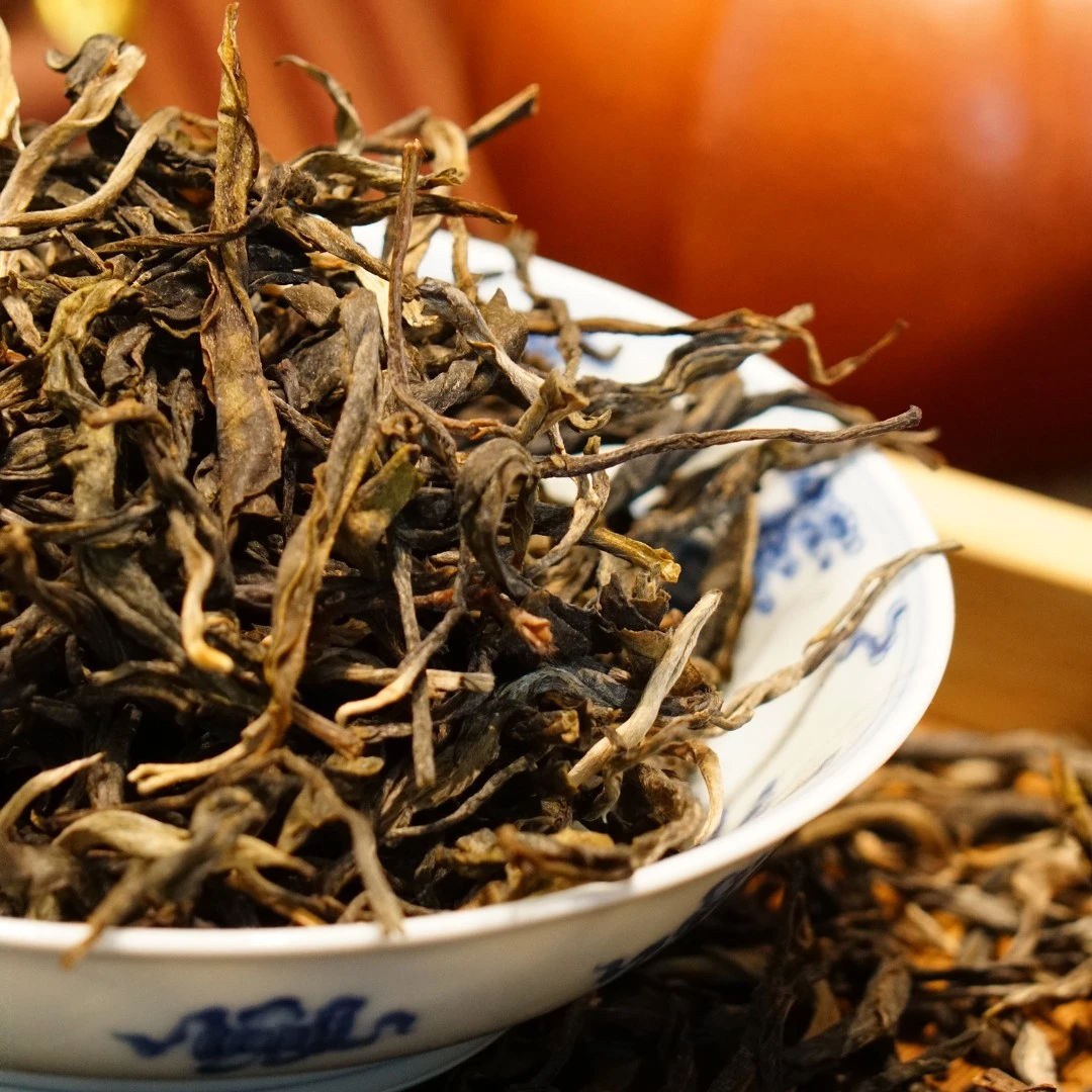 2016年 冰岛老寨 大单株 头春头采 古树纯料 普洱生茶