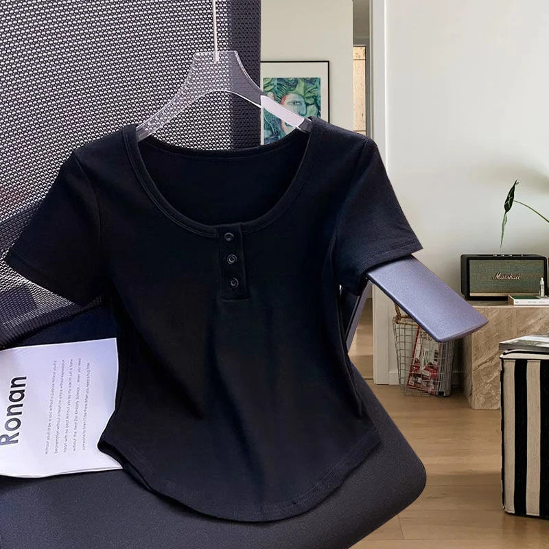 大码胖mm200斤简约纯色小排扣设计正肩显瘦短袖t恤女夏季圆领上衣