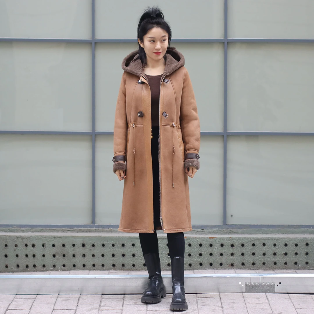 初晓2024年冬季新款女士皮毛一体外套 摩卡奶灰 时尚休闲 372A