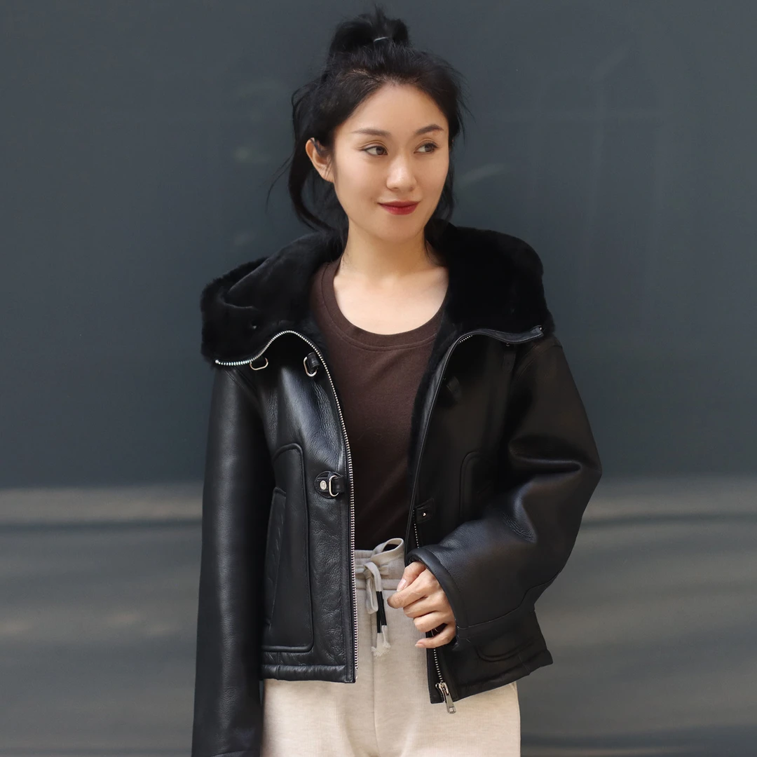 初晓2024年秋冬新款女士皮毛一体外套 灰驼黑色 休闲时尚 0092