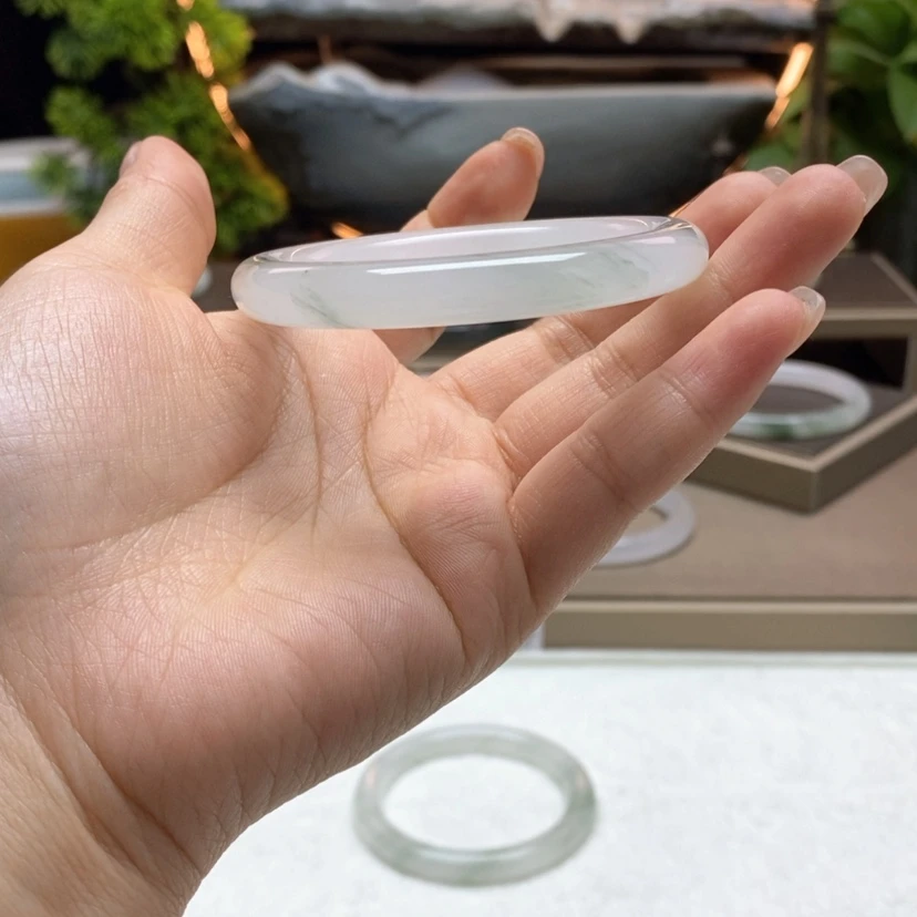 【闪购商品】石英岩玉手镯未镶嵌淼*?