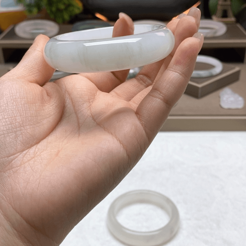 【闪购商品】石英岩玉手镯未镶嵌板*