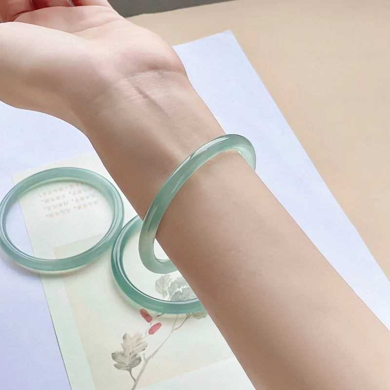 天然玉髓圆条正品远山黛叮当镯女款冰透浅绿色年轻款手镯一步一响