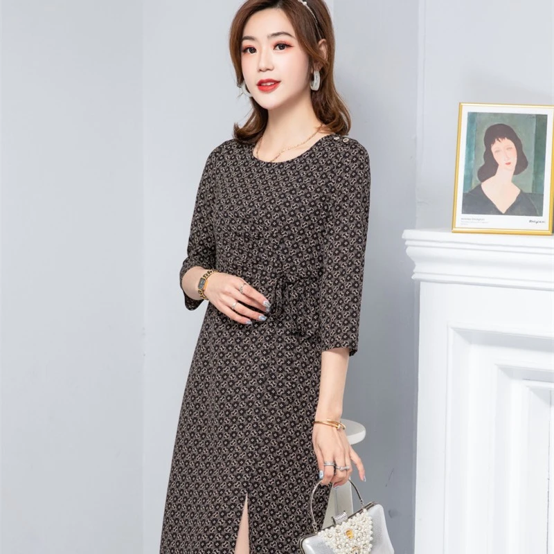 F31616  新款气质时尚长袖显瘦减龄遮肚黑色连衣裙圆领