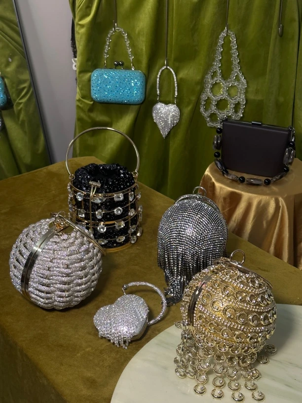 953-999手工盒子手机包有链条可斜挎（默认有瑕)