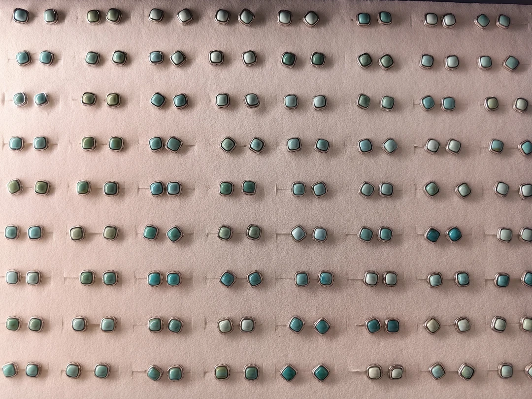 绿松石s925银镶嵌耳钉百搭通勤款（多样性发其一）6mm（含银托）