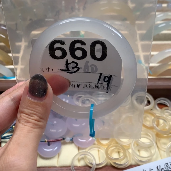 玛瑙/玉髓手镯未镶嵌?*瑟660