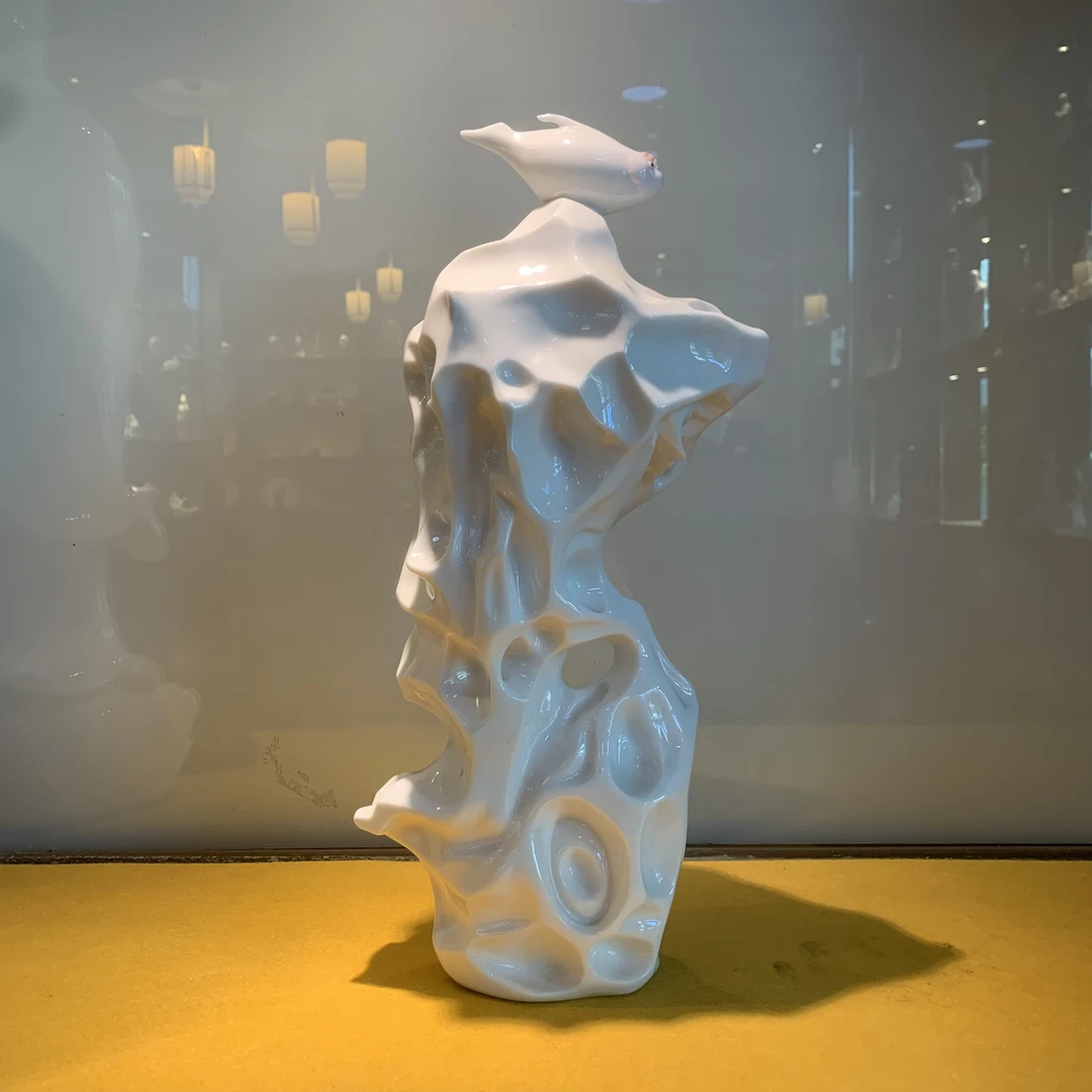 石上鱼德化白瓷陶瓷精美工艺品雕塑创意中式