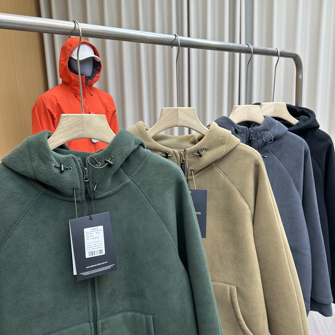 8120  一件轻松过冬  情侣款连帽摇粒绒外套