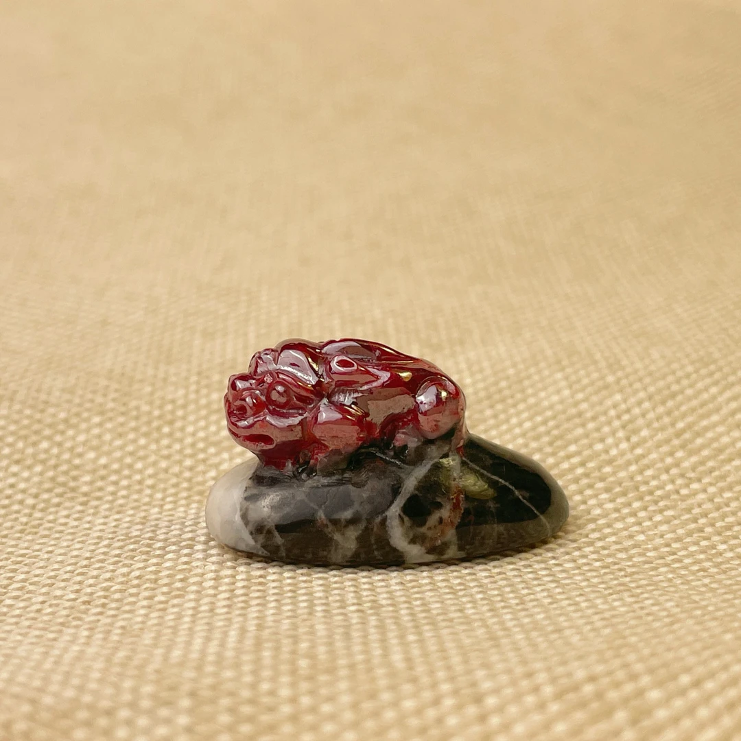 天然辰砂天然辰砂天然朱砂晶体貔貅雕刻件