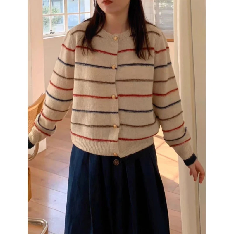 彩条纹金扣韩系基础彩色条纹开衫女Q