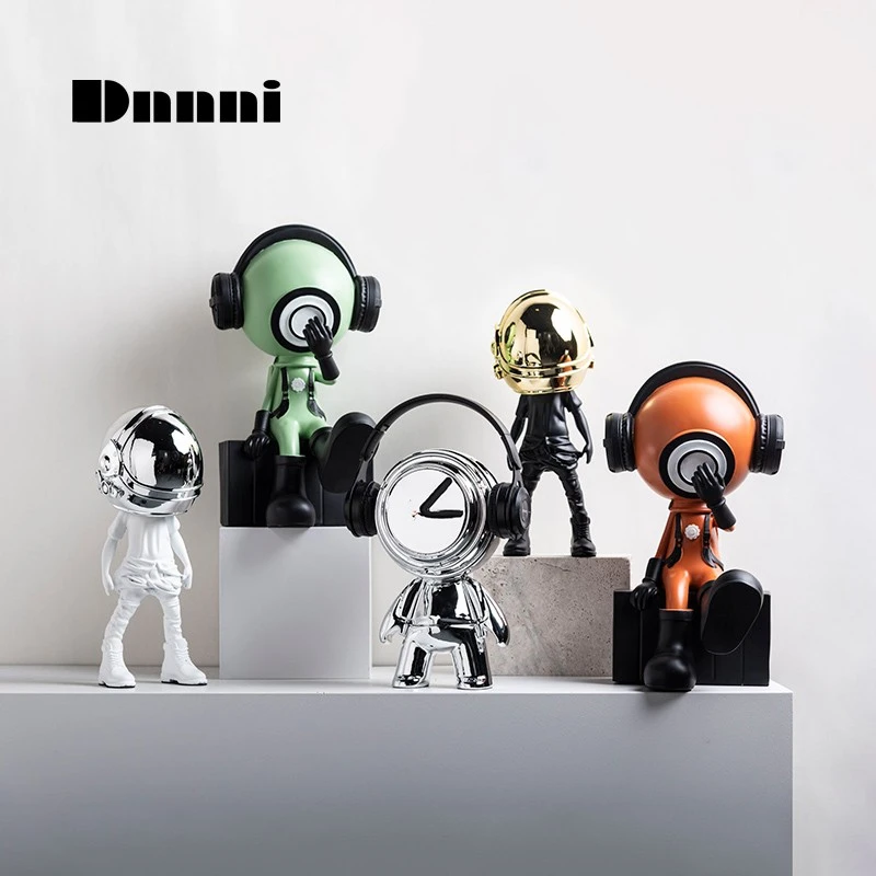 现代简约儿童房耳机太空人摆件潮流手办卧室样板新房装饰品