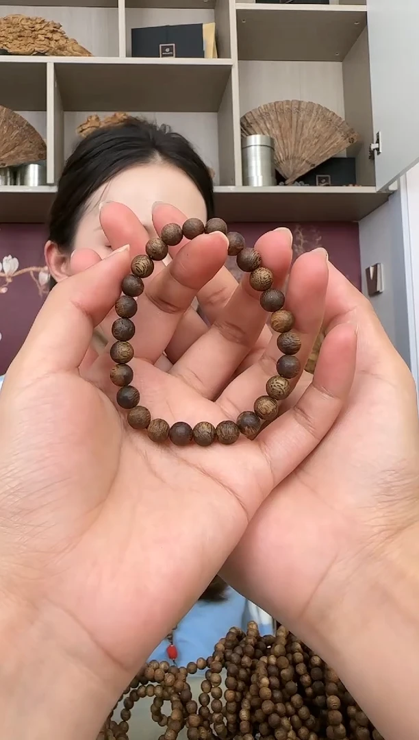 【闪购商品】沉香手串0.7圆珠单圈凹身绿棋多样性发货